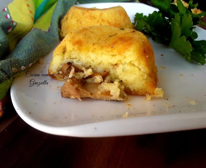 Tortini di patate ripieni di funghi e formaggi