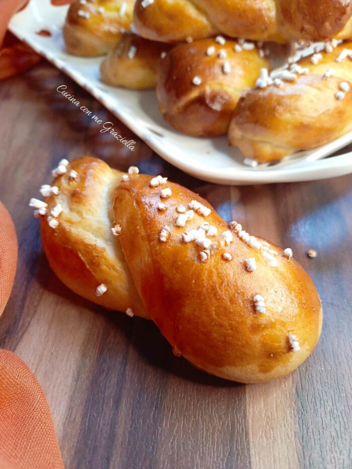 Treccine soffici allo yogurt 