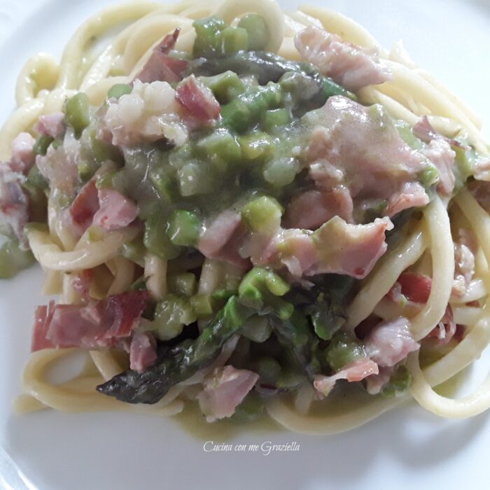 Troccoli con asparagi e speck