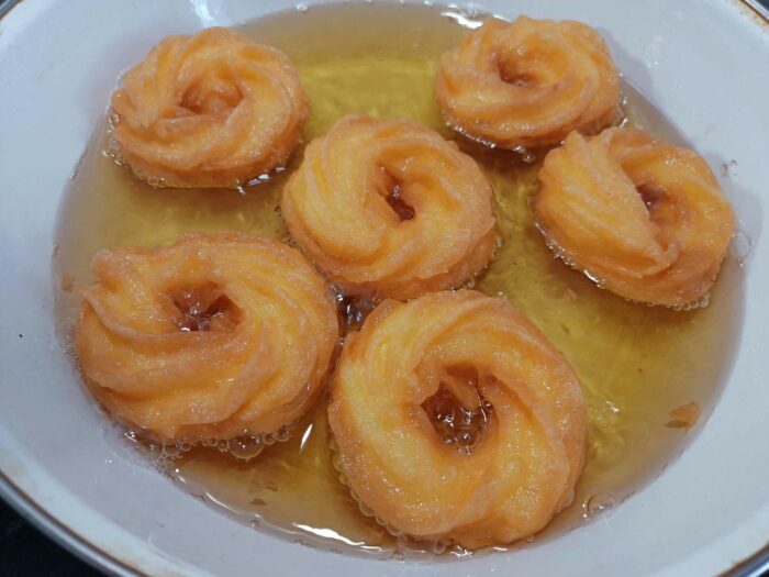frittura zeppole di San Giuseppe senza glutine frittura zeppole di San Giuseppe senza glutine