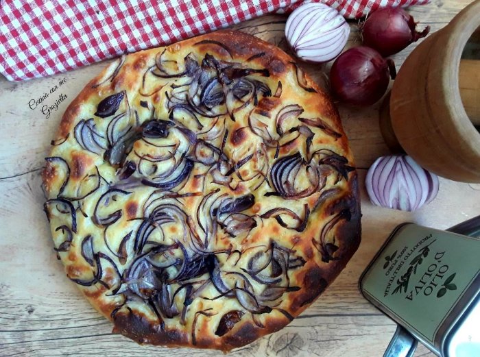 focaccia barese con le cipolle