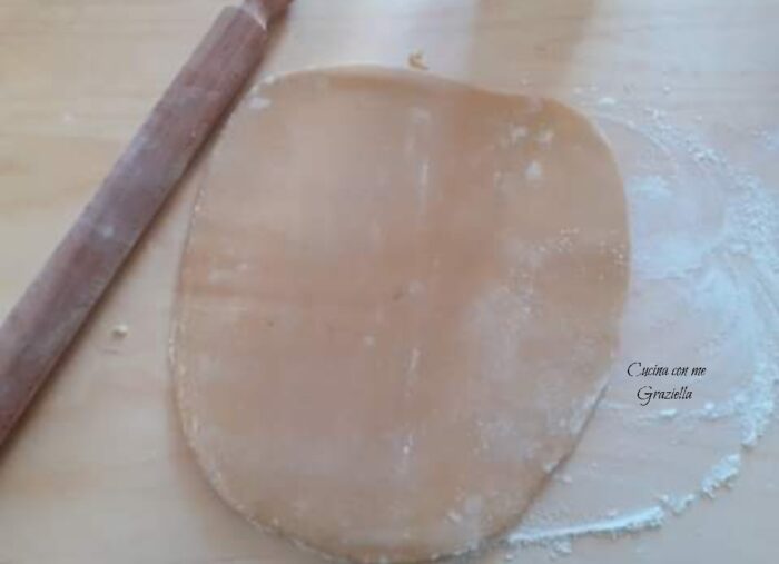 pasta Frolla alle nocciole stesa