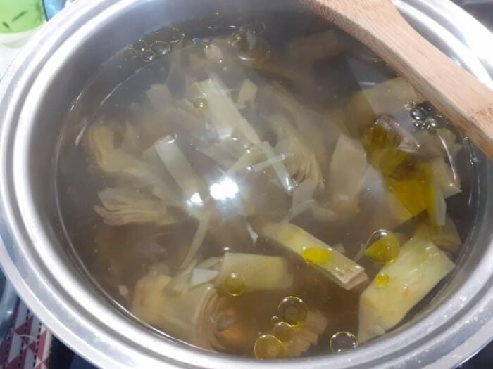 Brodo di carciofi pronto