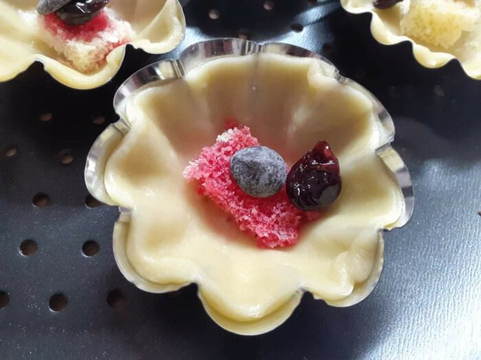 pasta frolla pan di spagna imbevuto amarena e cioccolato