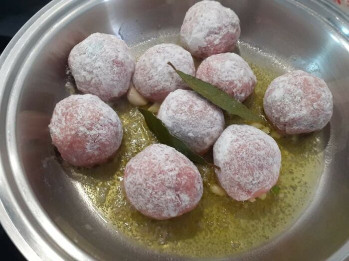 Polpette in cottura