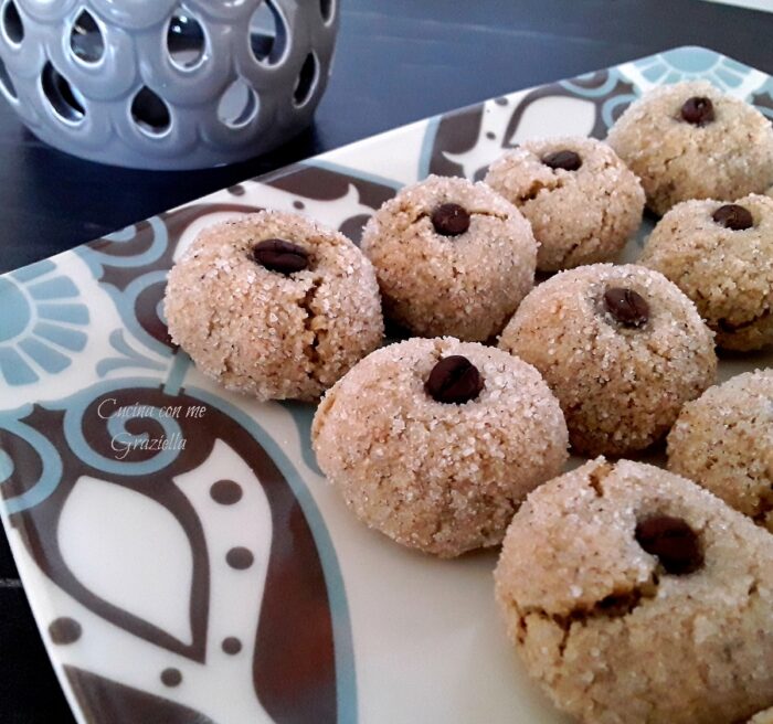 Biscottini di pasta di mandorle al caffè