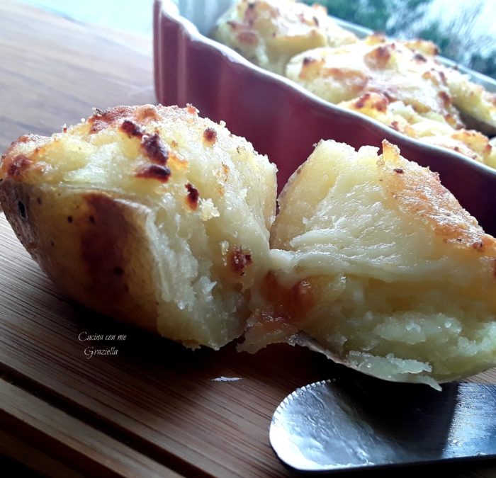 Patate filanti ripiene di formaggi