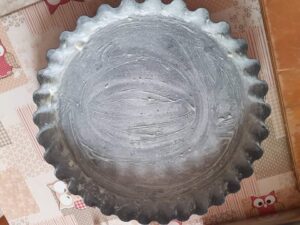 tortiera imburrata e infarinata