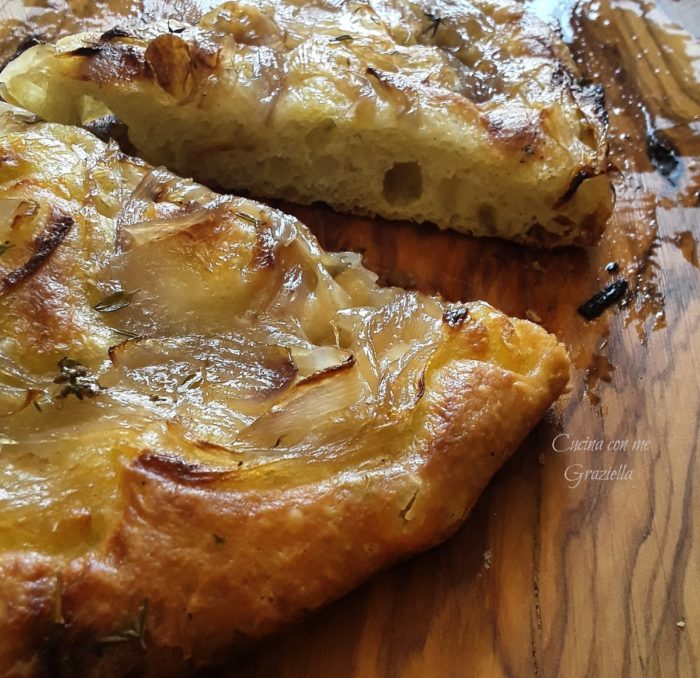 focaccia barese con le cipolle