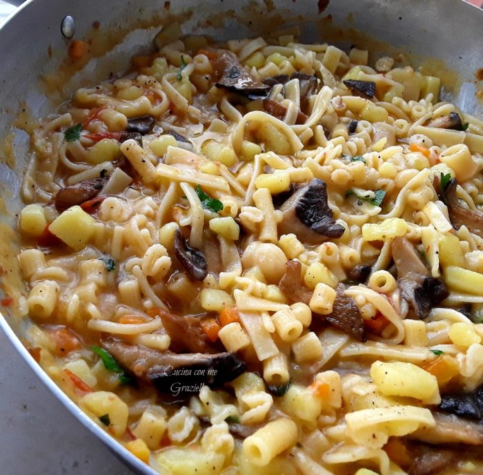 Pasta patate e funghi Pasta patate e funghi