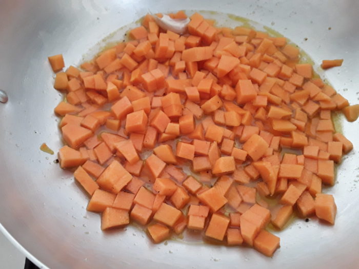 zucca tagliata sale e pepe