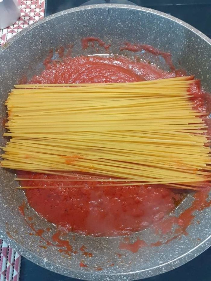 spaghetti e salsa spaghetti e salsa