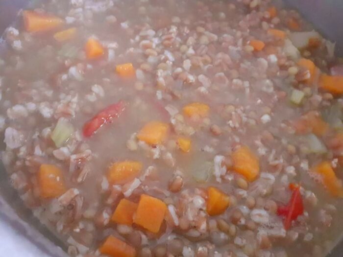 Zuppa di farro lenticchie e zucca