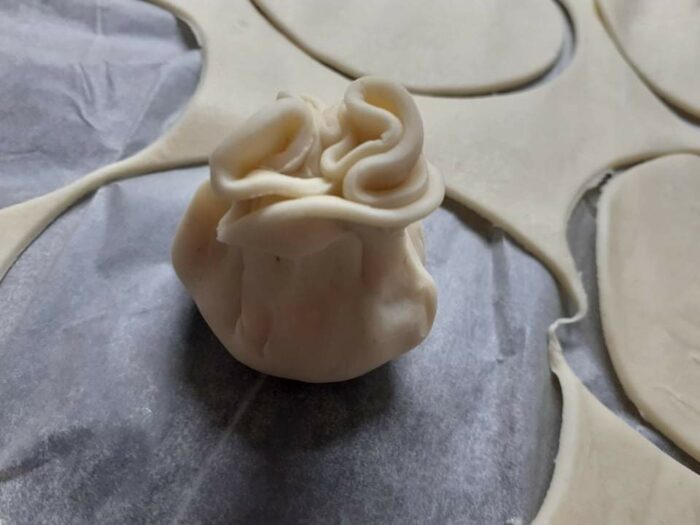 Chiusura fagottino pasta sfoglia