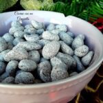  mandorle ricoperte di cioccolato e zucchero a velo