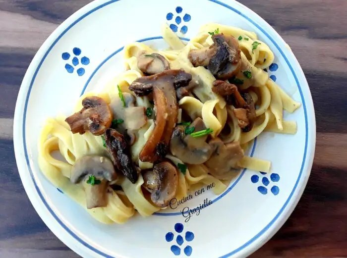  pasta con crema di fave e funghi 