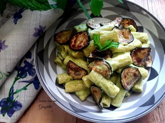 pasta con crema di zucchine ricotta e zafferano 