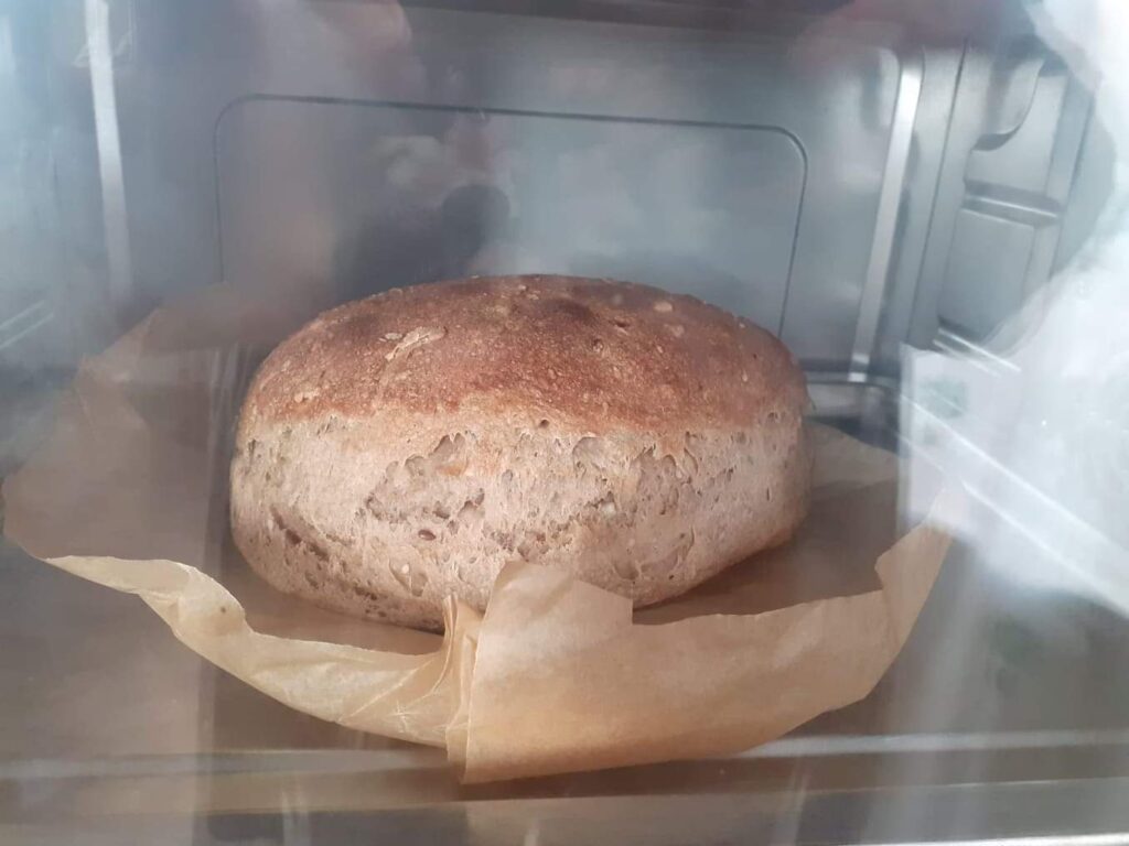 pane ai cereali cotto in forno