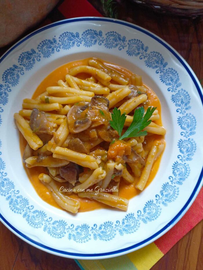 Pasta e funghi con crema di zucca 