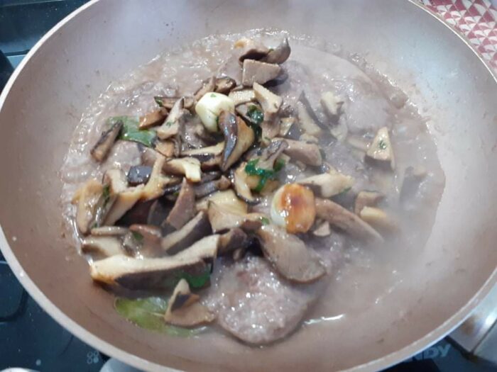 fettine di carne e funghi