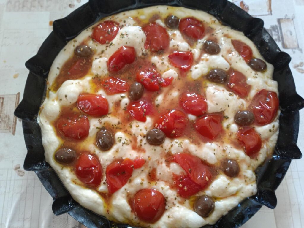 focaccia cruda in teglia condita