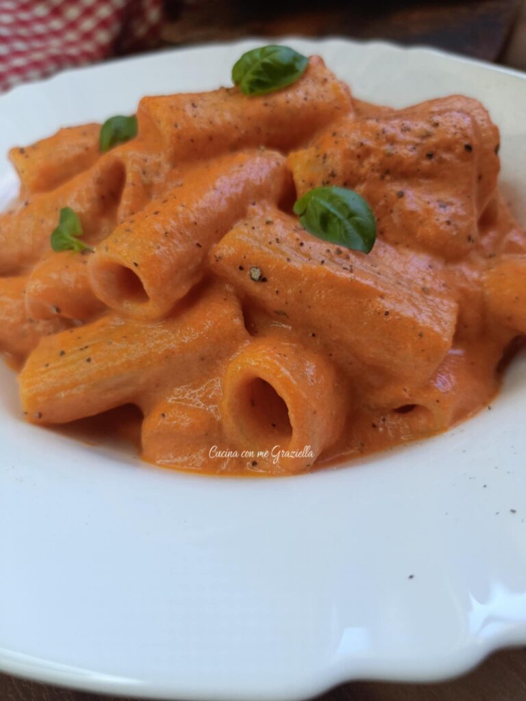 Pasta con crema di peperoni e ricotta Pasta con crema di peperoni e ricotta