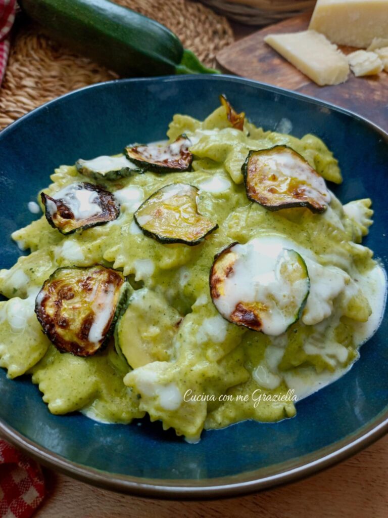 Pasta con crema di zucchine e fonduta parmigiano