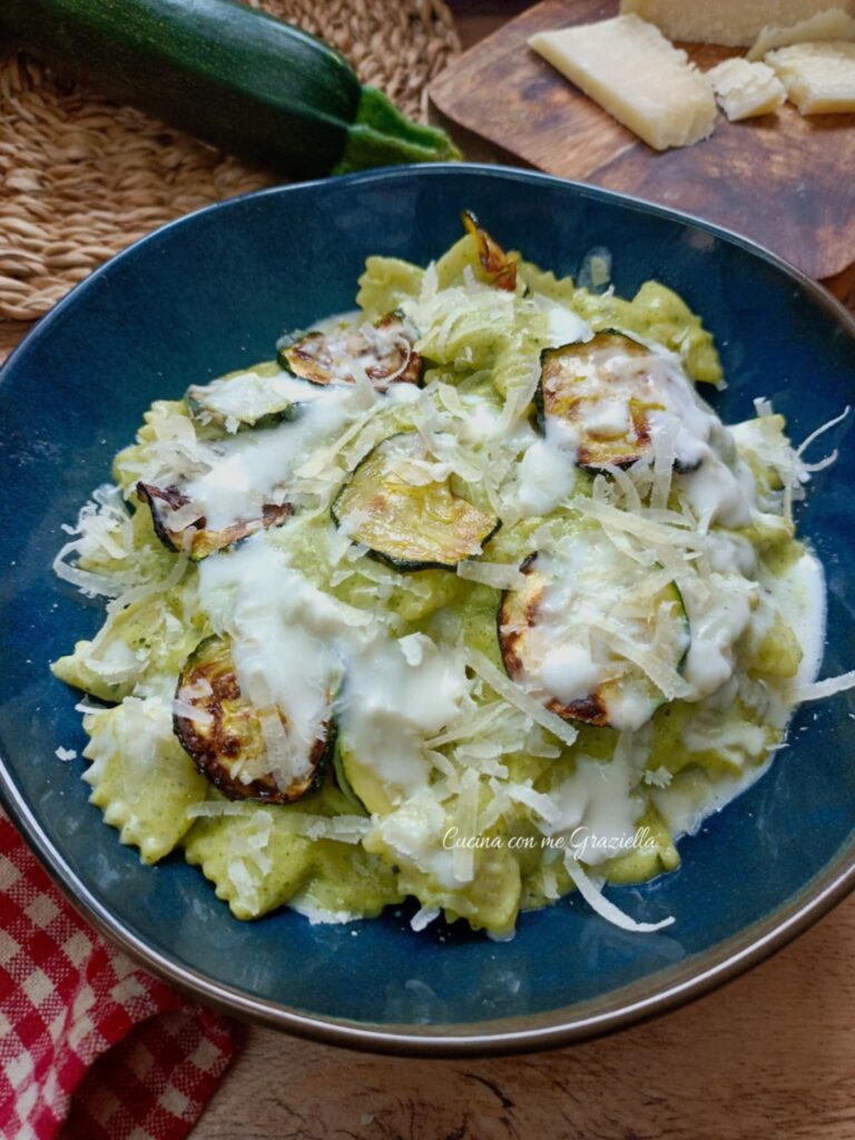 Pasta con crema di zucchine e fonduta parmigiano