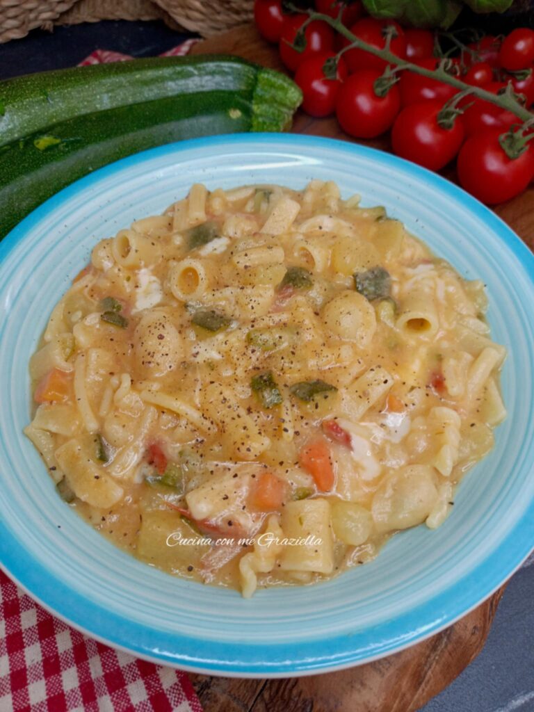 Pasta patate provola e zucchina 