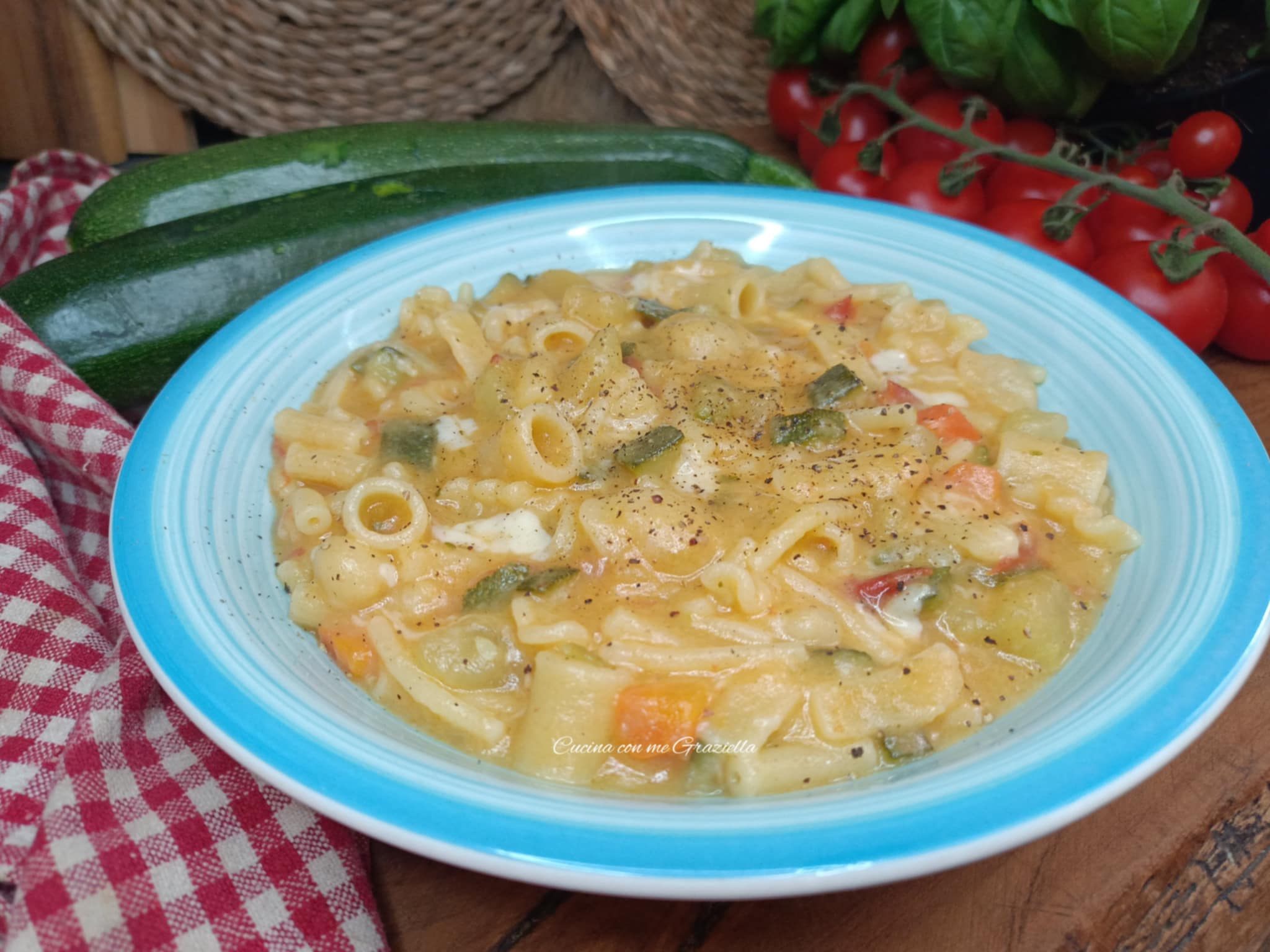 Pasta patate provola e zucchina