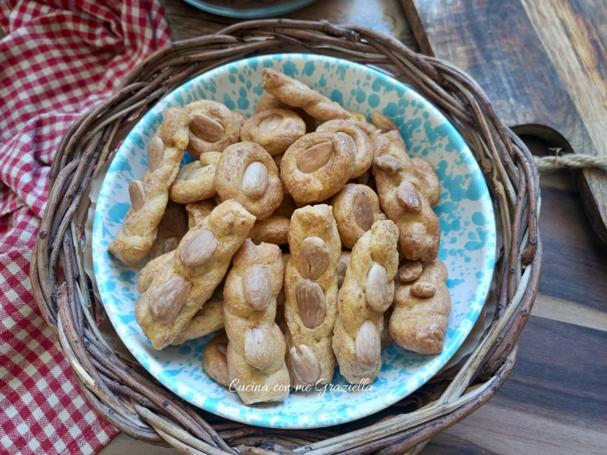 Taralli intorchiati pugliesi