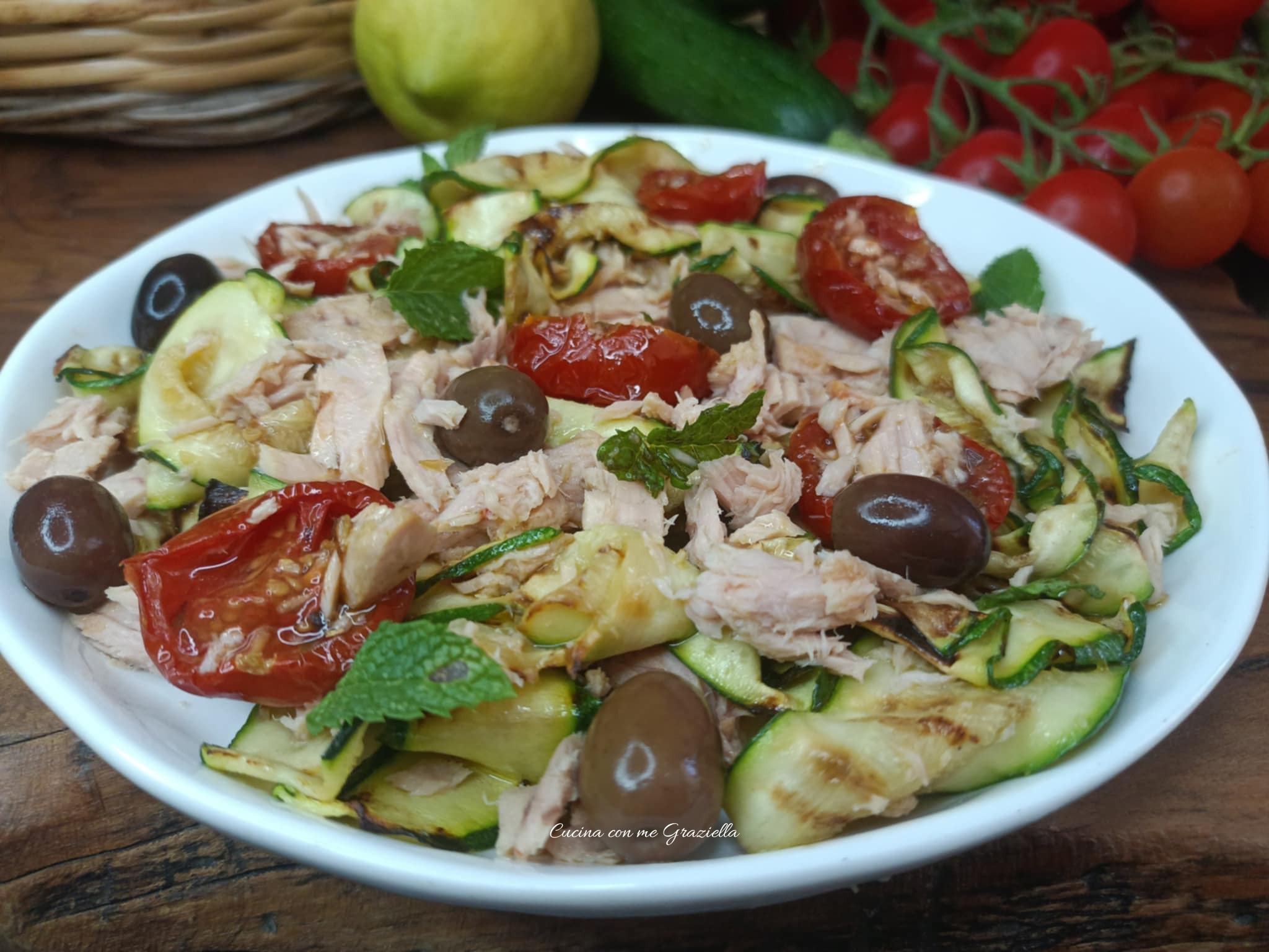 Insalata mediterranea di zucchine