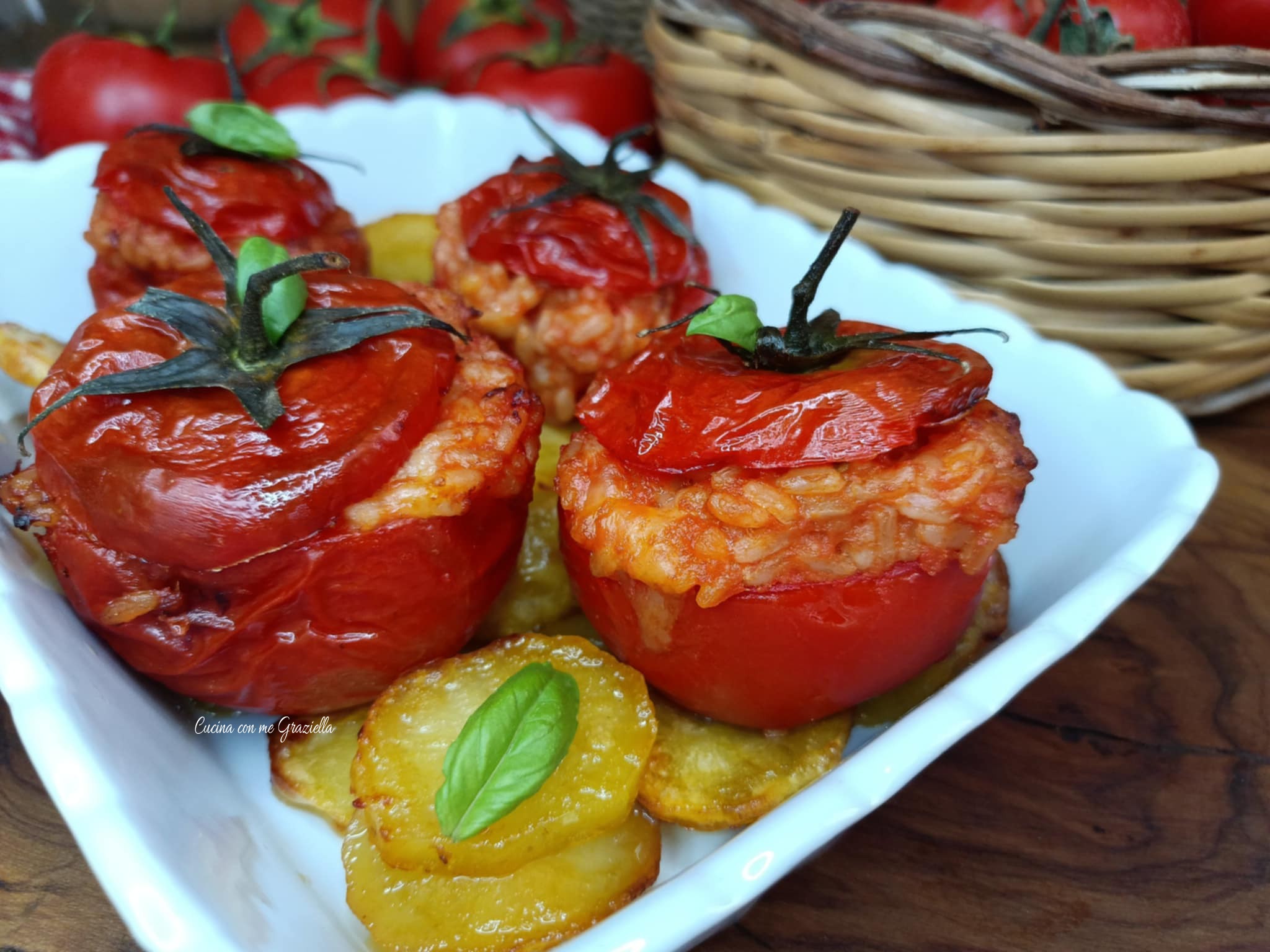 Pomodori ripieni di riso in friggitrice ad aria