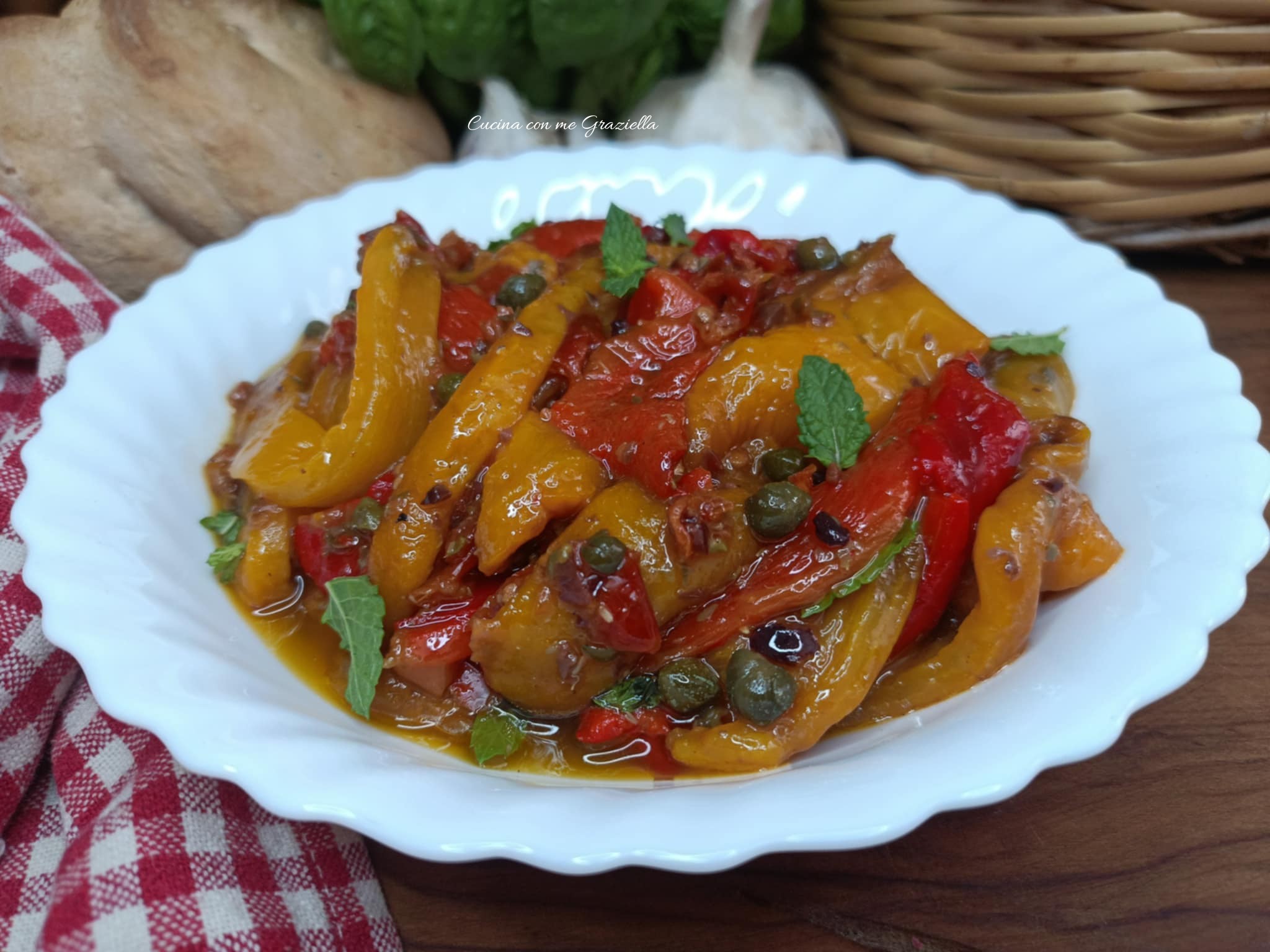 Insalata di peperoni alla mediterranea