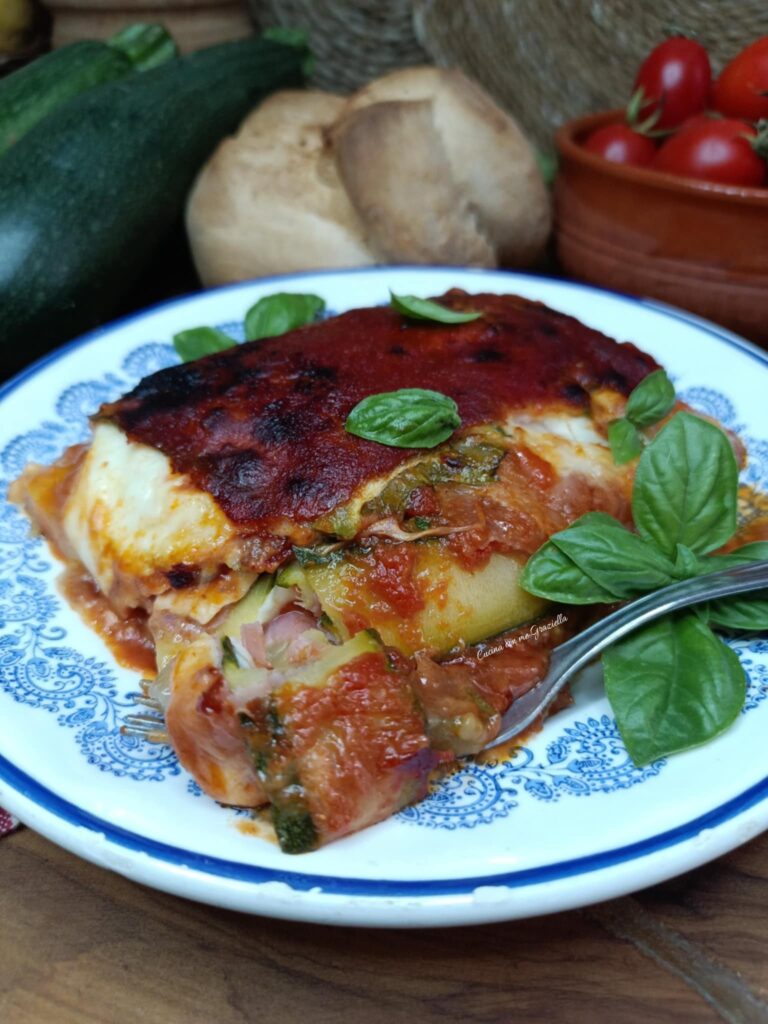 Parmigiana di zucchine con zucchine crude Parmigiana di zucchine con zucchine crude