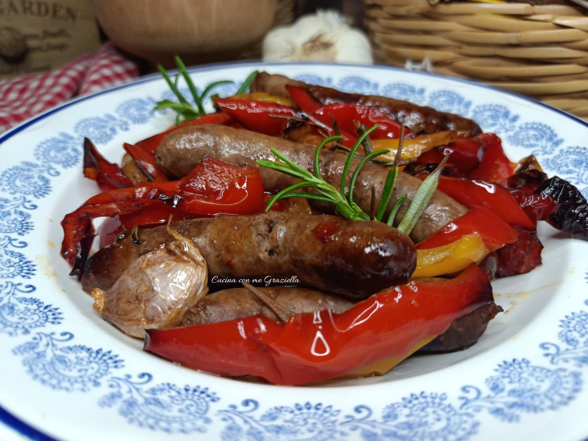 Peperoni e salsiccia in friggitrice ad aria