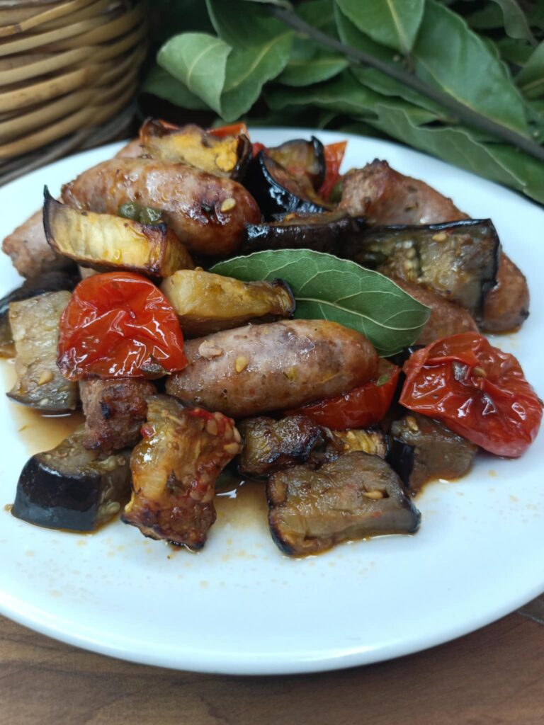 Salsicce e melanzane a funghetto