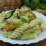 Pasta con crema di ricotta e zucchine