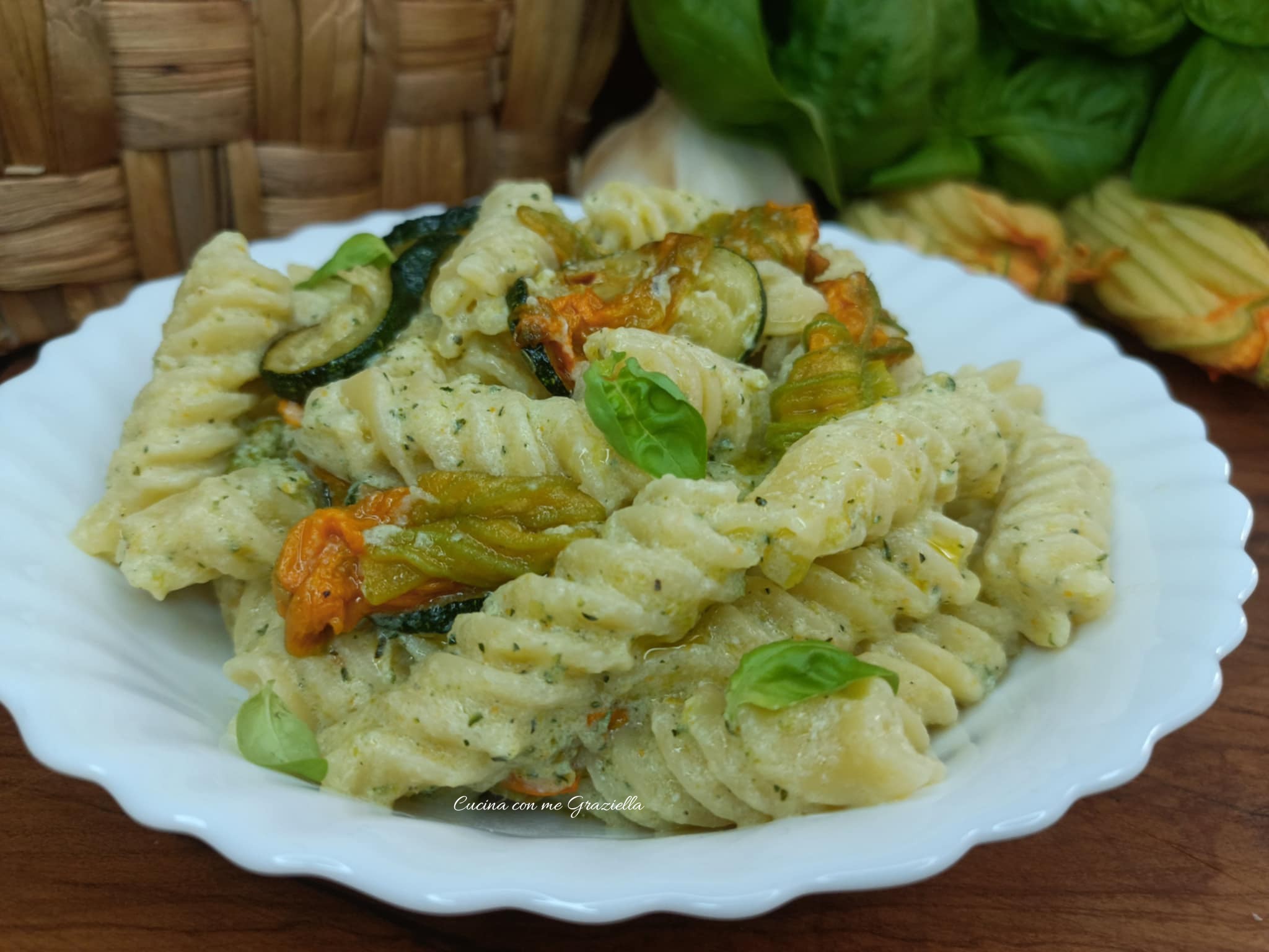 Pasta con crema di ricotta e zucchine