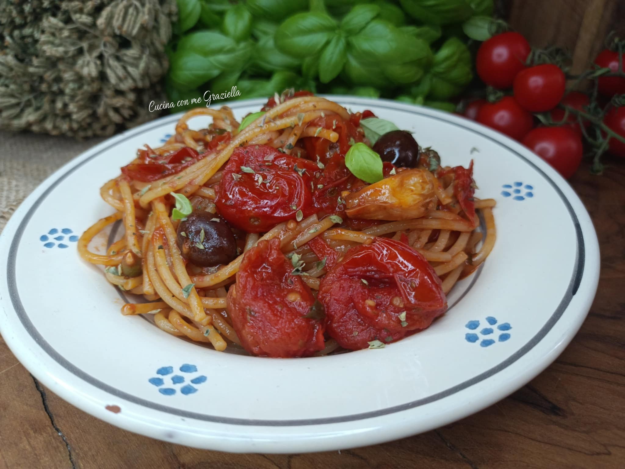 Pasta con i pomodori scattarisciati
