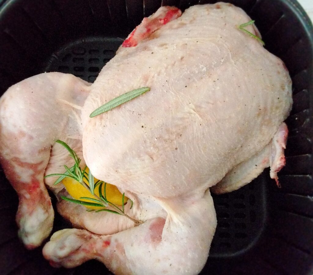 pollo crudo nel cestello