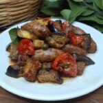 Salsicce e melanzane a funghetto
