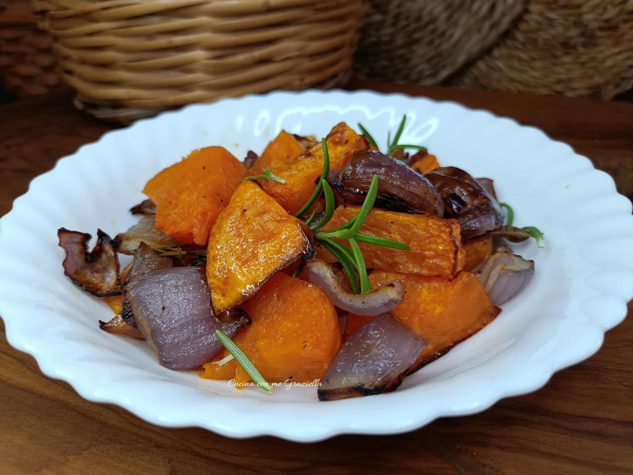 Zucca e cipolle in friggitrice ad aria