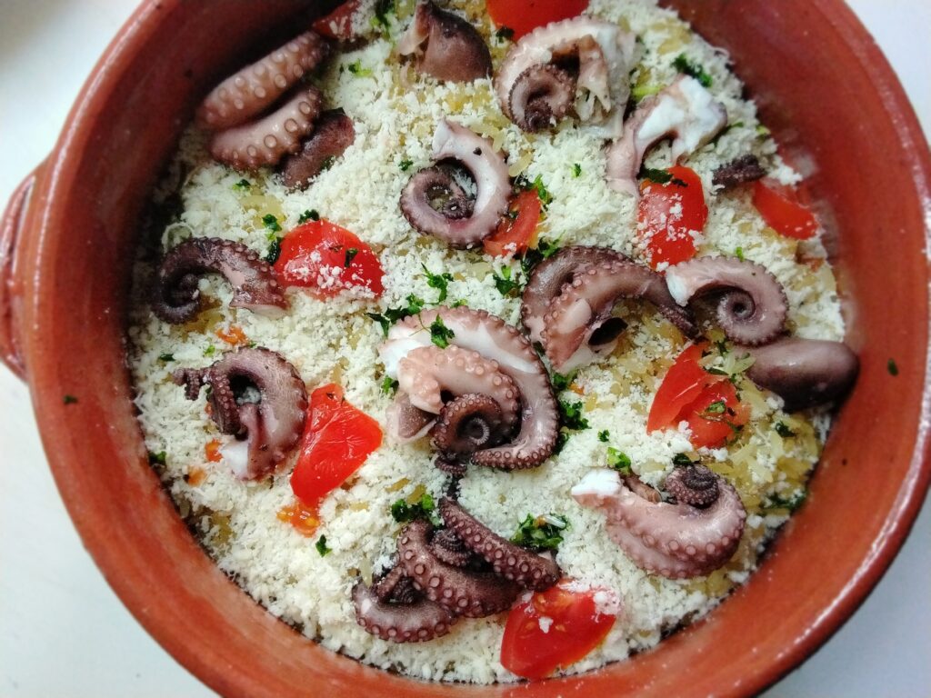 tiella cipolle pomodorini e polpo