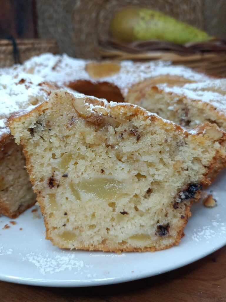 Ciambella alle pere con noci e cioccolato