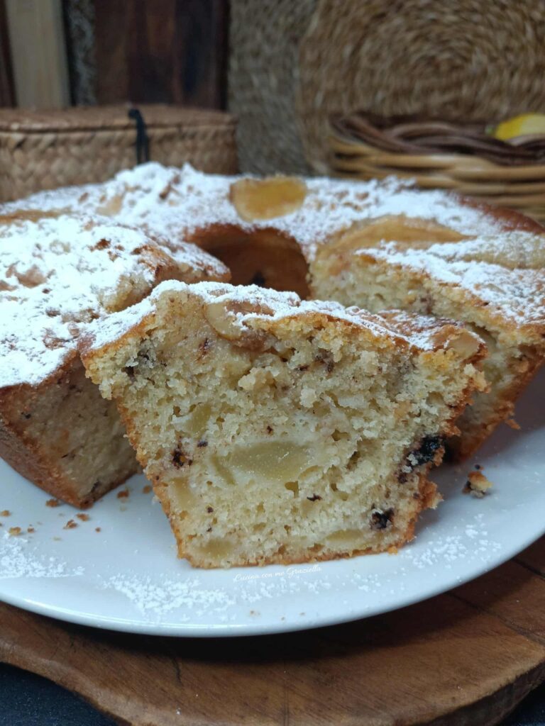 Ciambella alle pere con noci e cioccolato