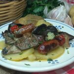 Funghi patate e salsicce al forno