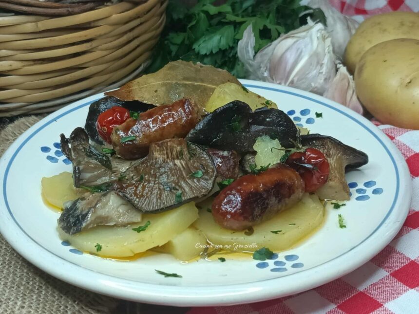 Funghi patate e salsicce al forno