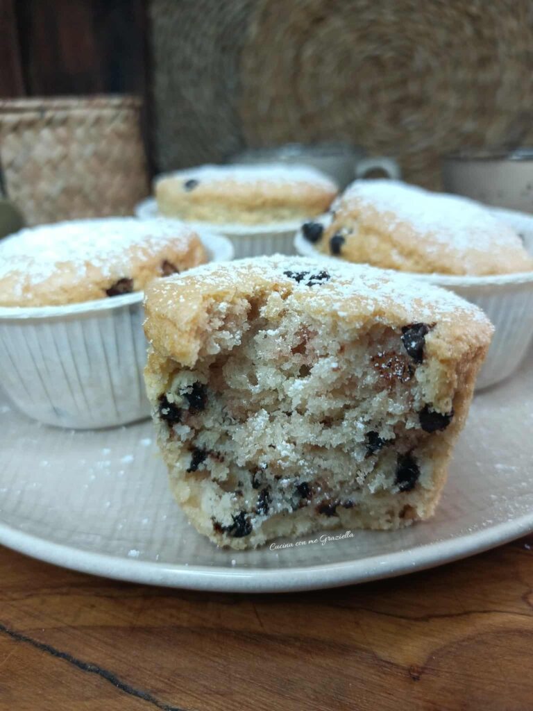 Muffin vegani con cocco e gocce di cioccolato