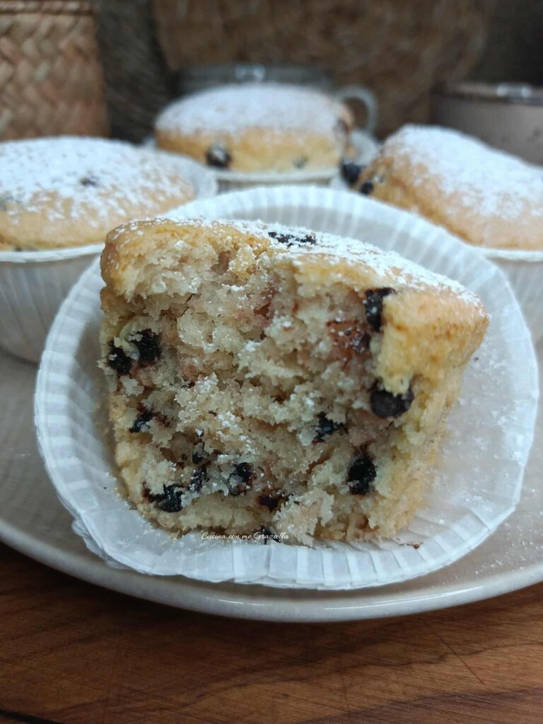 Muffin vegani con cocco e gocce di cioccolato